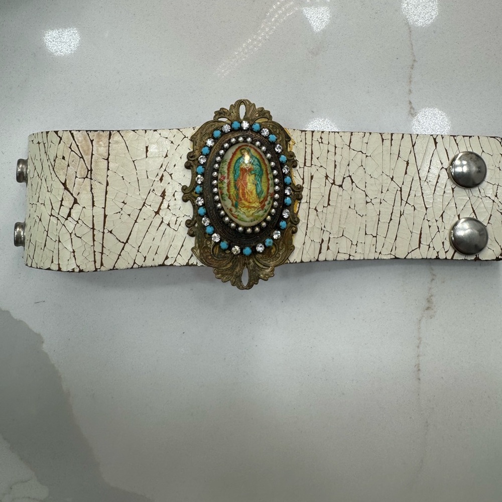 White Crackle Leather Bracelet with Ornate Turquoise-Accented Medallion